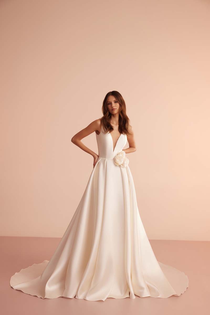 Abito da sposa Ariamo modello L404 in mikado a linea A