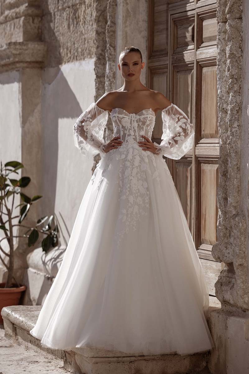 Abito da sposa Ariamo modello Anthurium, principesco con maniche a sbuffo