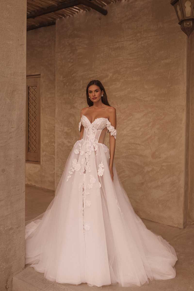 Abito da sposa Giovanna Alessandro modello Gabriella, principesco con spalle scoperte