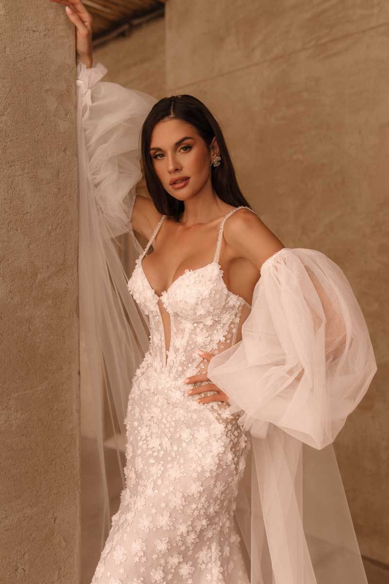 Abito da sposa Giovanna Alessandro modello Rochelle con maniche a sbuffo in tulle