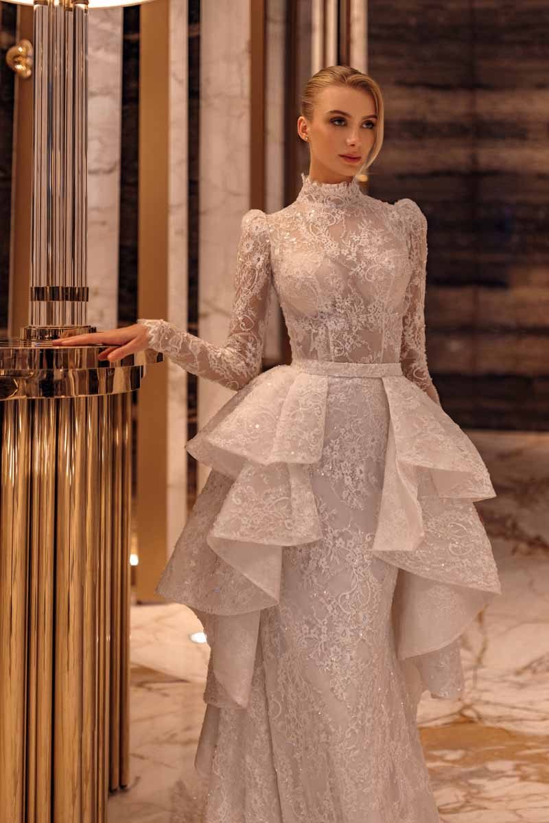 Abito da sposa Giovanna Alessandro modello Elvina con collo alto e balze