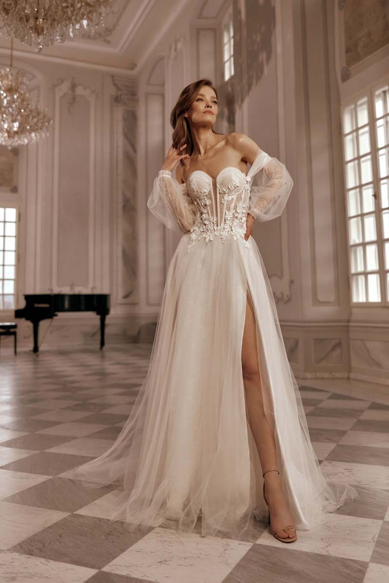 Abito da sposa MiaLavi modello 2548 con maniche a sbuffo staccabili