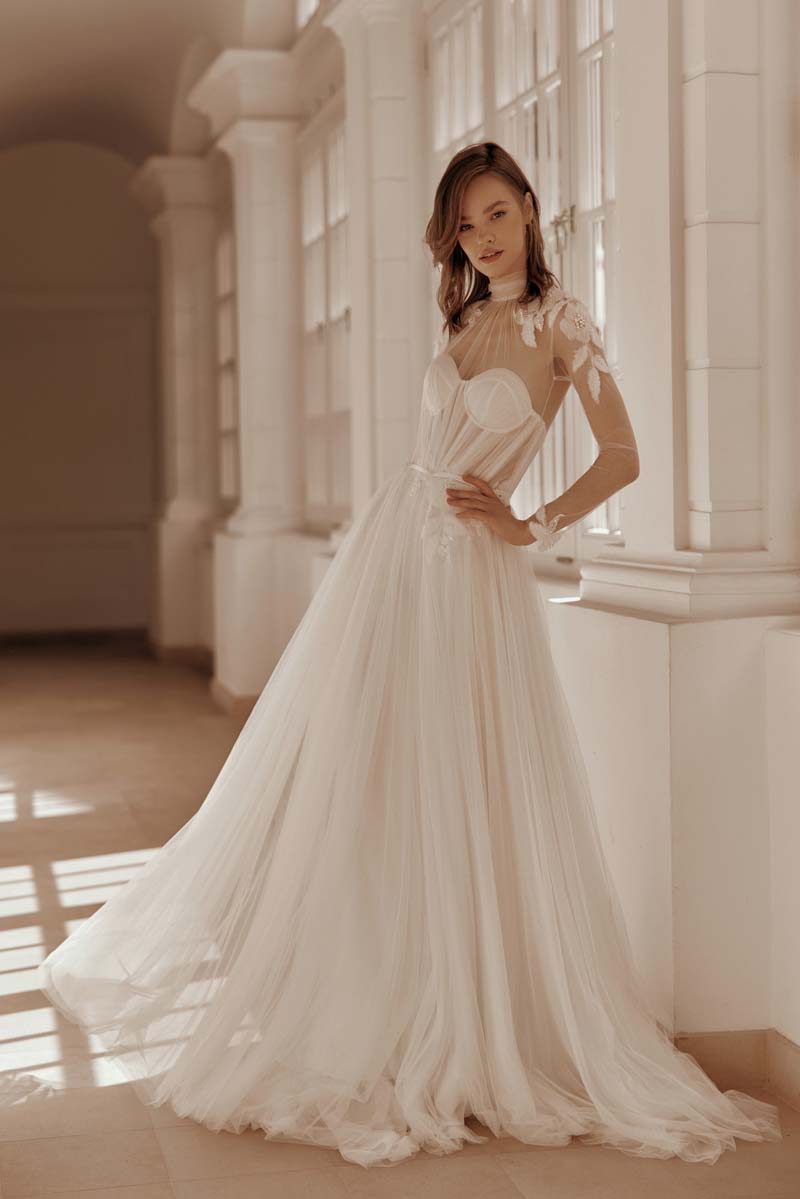 Abito da sposa MiaLavi modello 2552 in tulle con corpetto trasparente