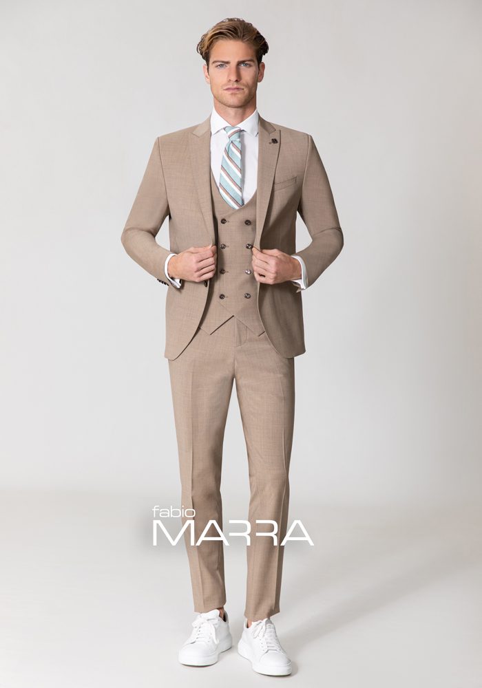 Abito Fabio Marra beige tre pezzi con gilet doppiopetto