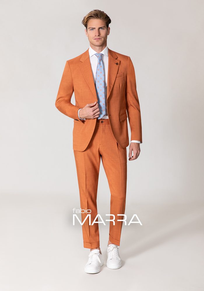 Abito Fabio Marra color ruggine con cravatta azzurra