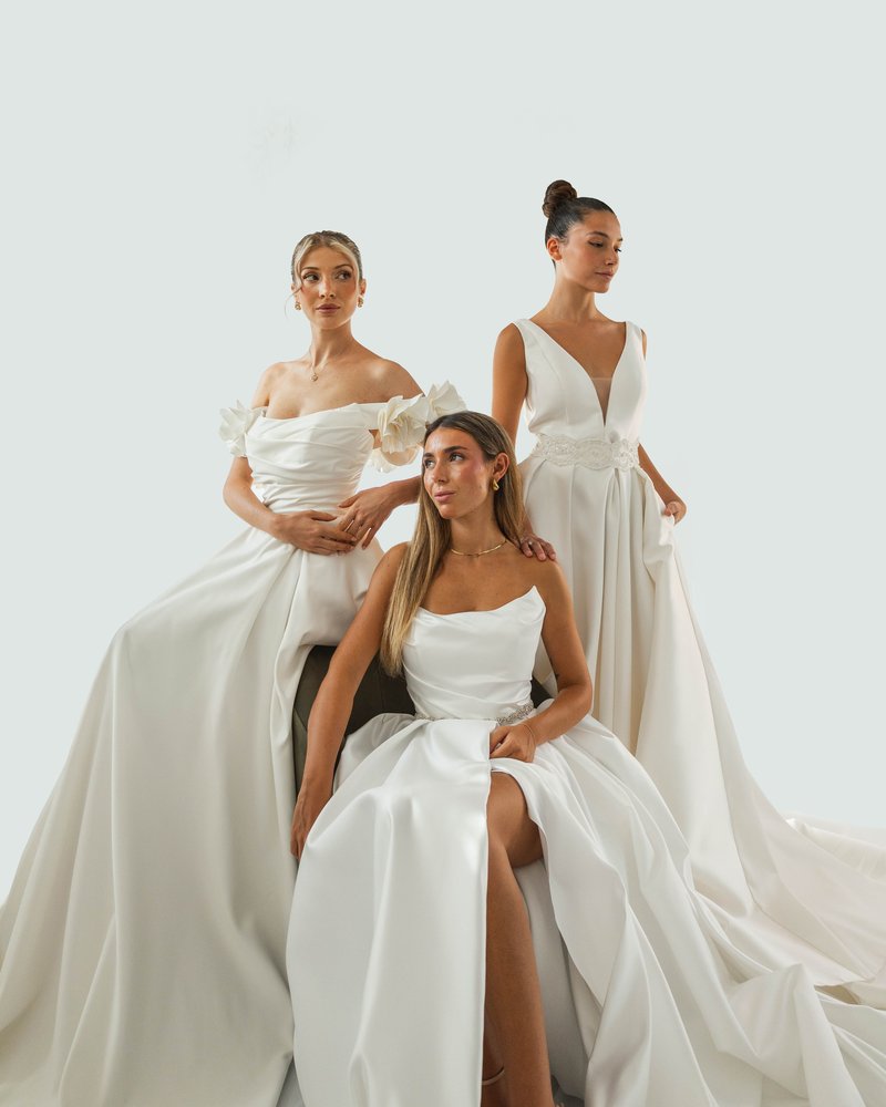 Tre spose con abiti della collezione Crespi Atelier Cerimonia